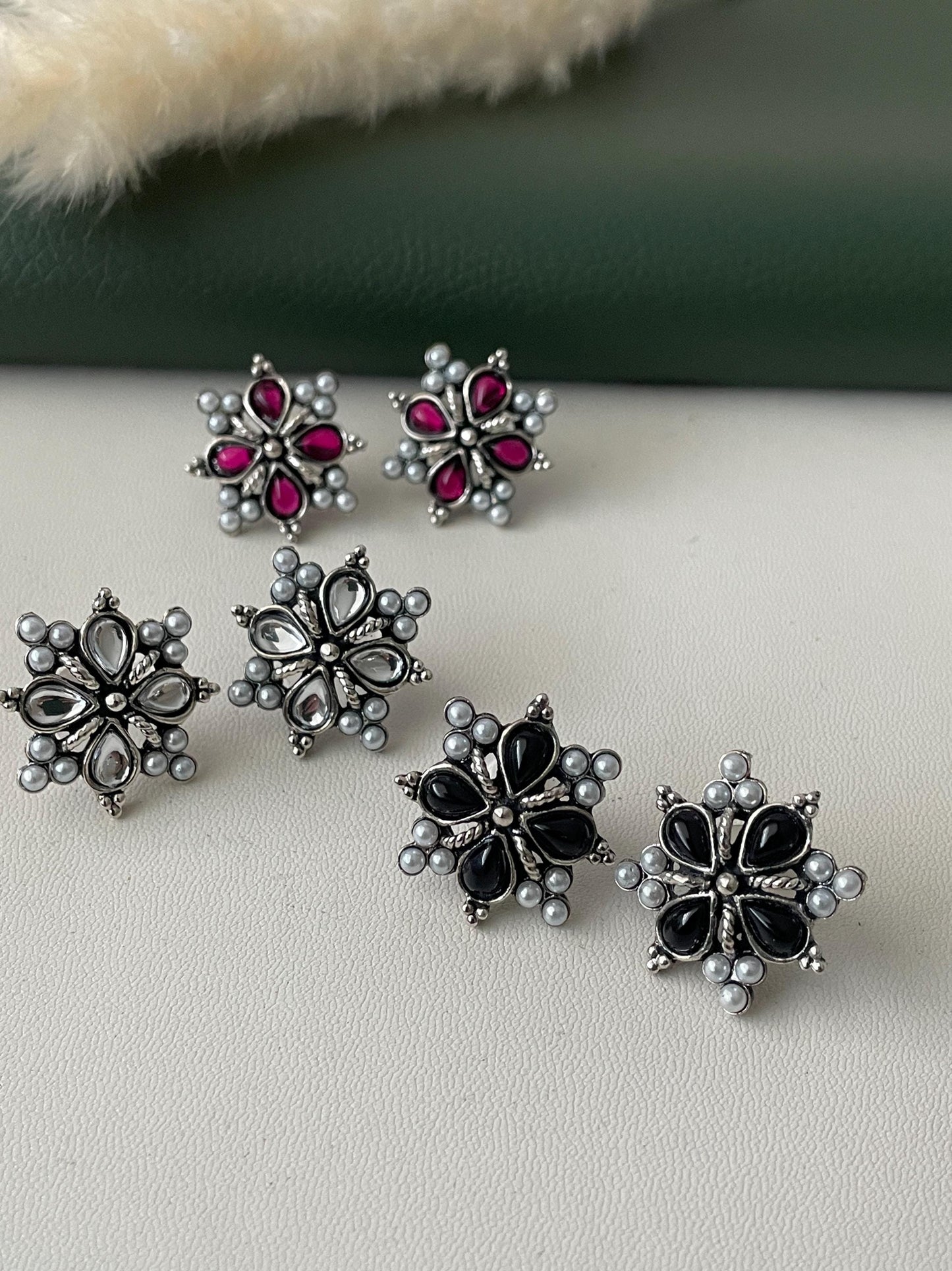 Oxidised multicolor studs