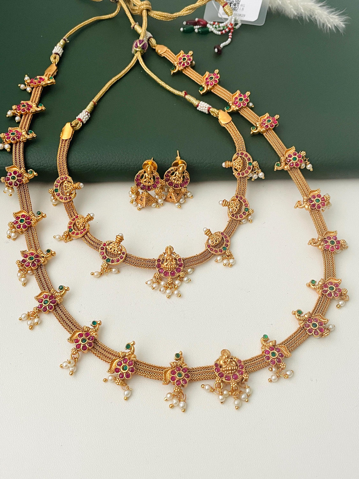 Kemp stone gold plated short necklace with matching earrings