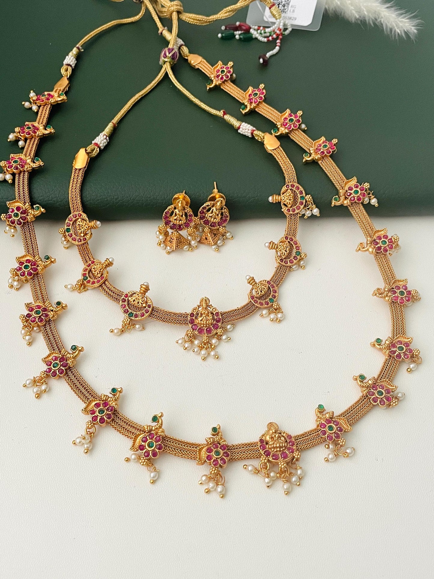 Kemp stone gold plated short necklace with matching earrings