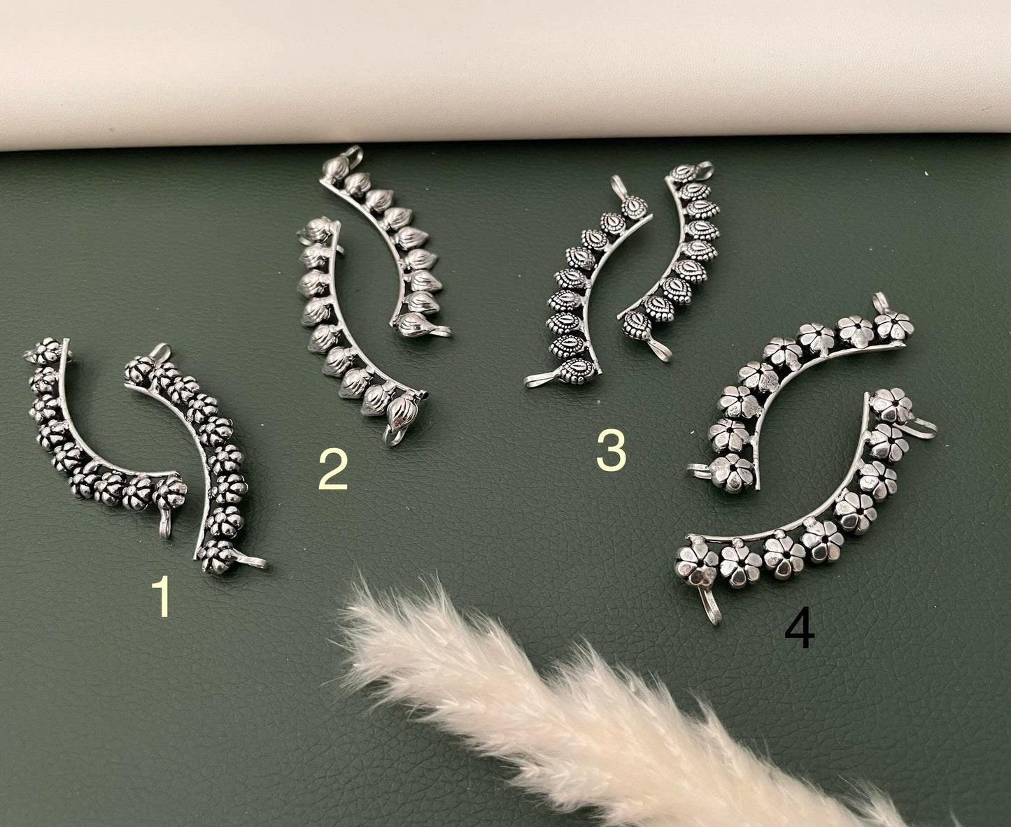 No piercing Oxidised earcuffs