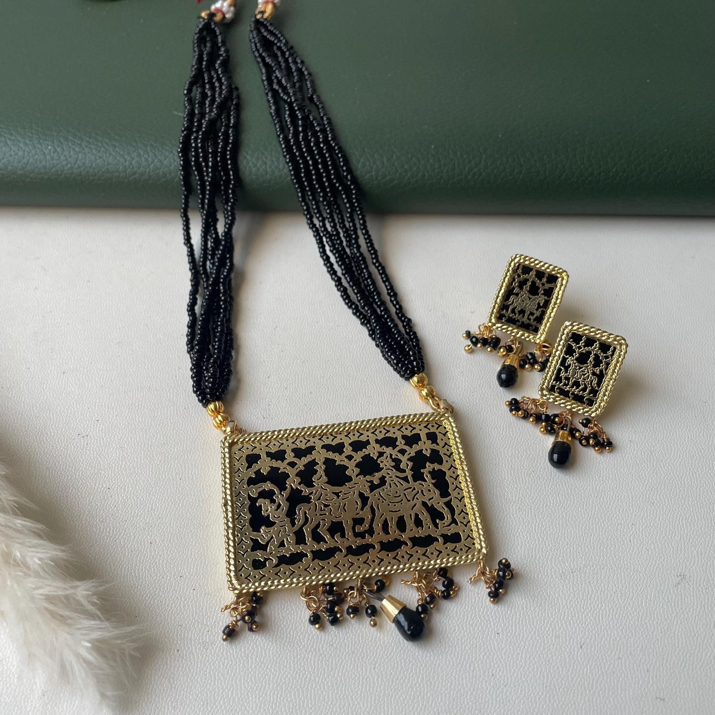 Gold Plated Thewa Necklace & Earrings Set