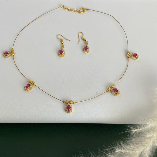 Nysaa gold plated minimalist invisible kemp necklace set