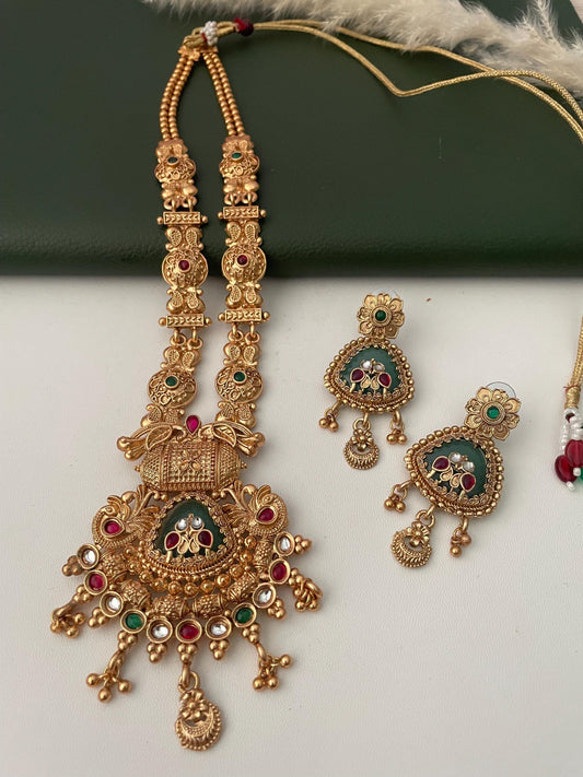 Gold plated monalisa stone pendent set with matching earrings