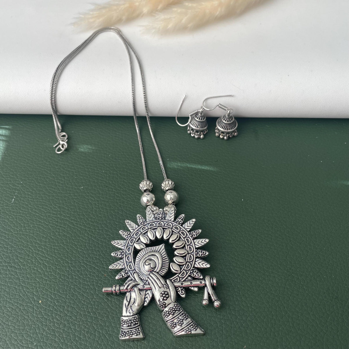 Oxidized pendant necklace simple elegant
