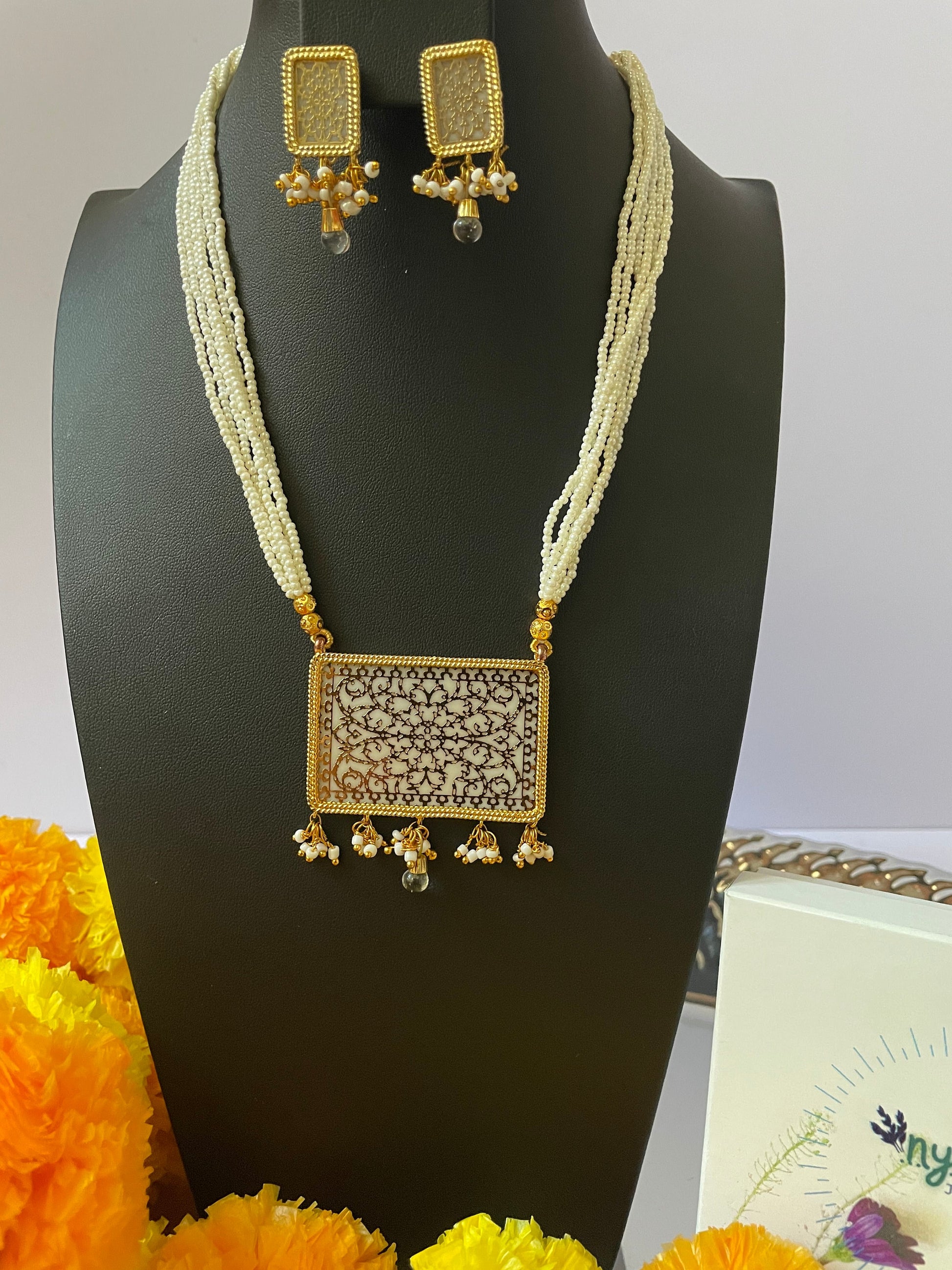 White beadsgold plated thewa necklace set . Intricate design gold plated necklace set