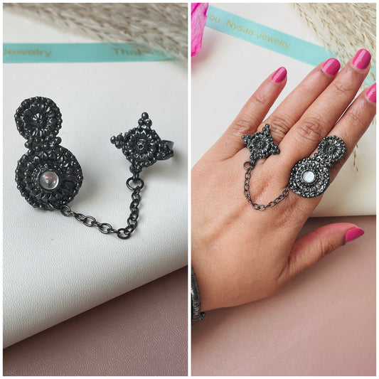 Black Oxidised connecting ring for two fingers. Trendy black Oxidised ring