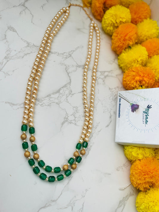 Emerald green and Pearl necklace two strand necklace. Imitation jewelry.