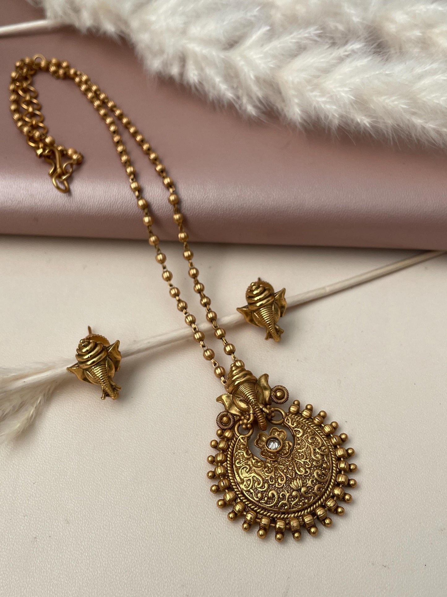Ganesh pendant antique gold plated necklace set comes with cute earrings