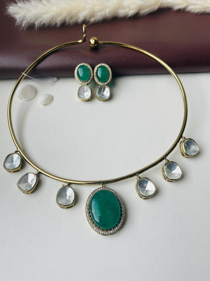 Dark green antique gold plated hasli with matching earrings