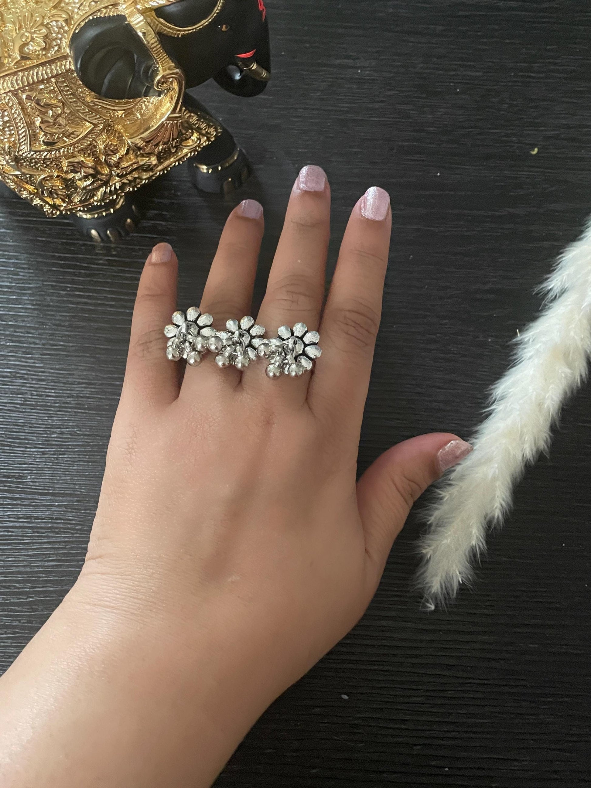 two finger oxidized flower ring. Trendy ring