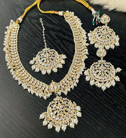 Kundan and pearl raani haar with earrings and maang tika