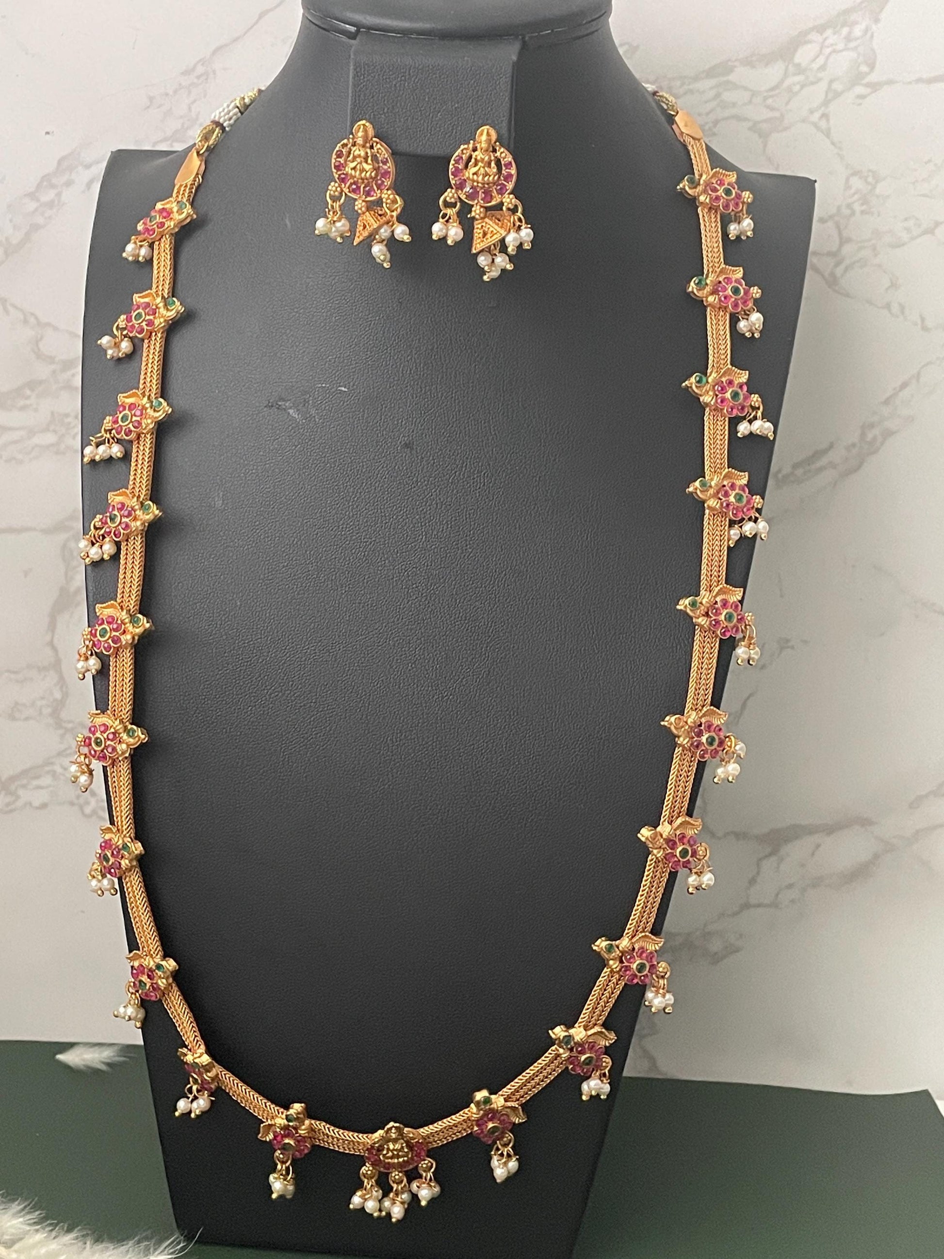Kemp stone gold plated necklace with matching earrings