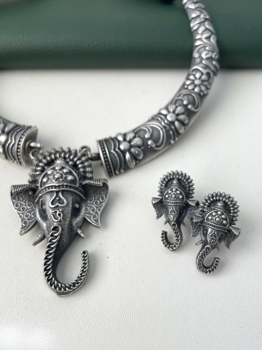 Nysaa Oxidised Ganapati pendant hasli set