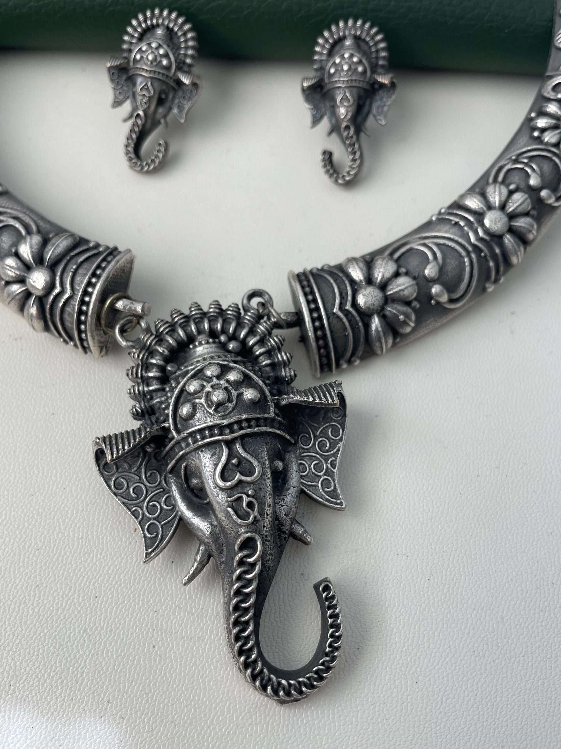 Nysaa Oxidised Ganapati pendant hasli set