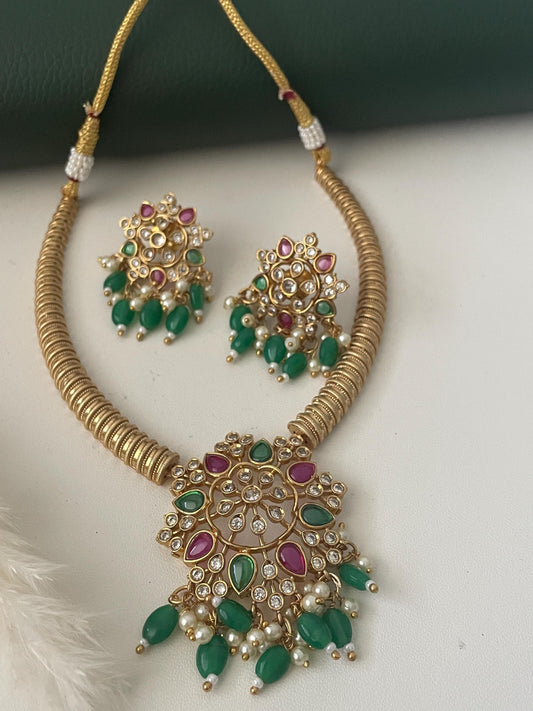 High gold plated kemp stone short necklace set with matching earrings