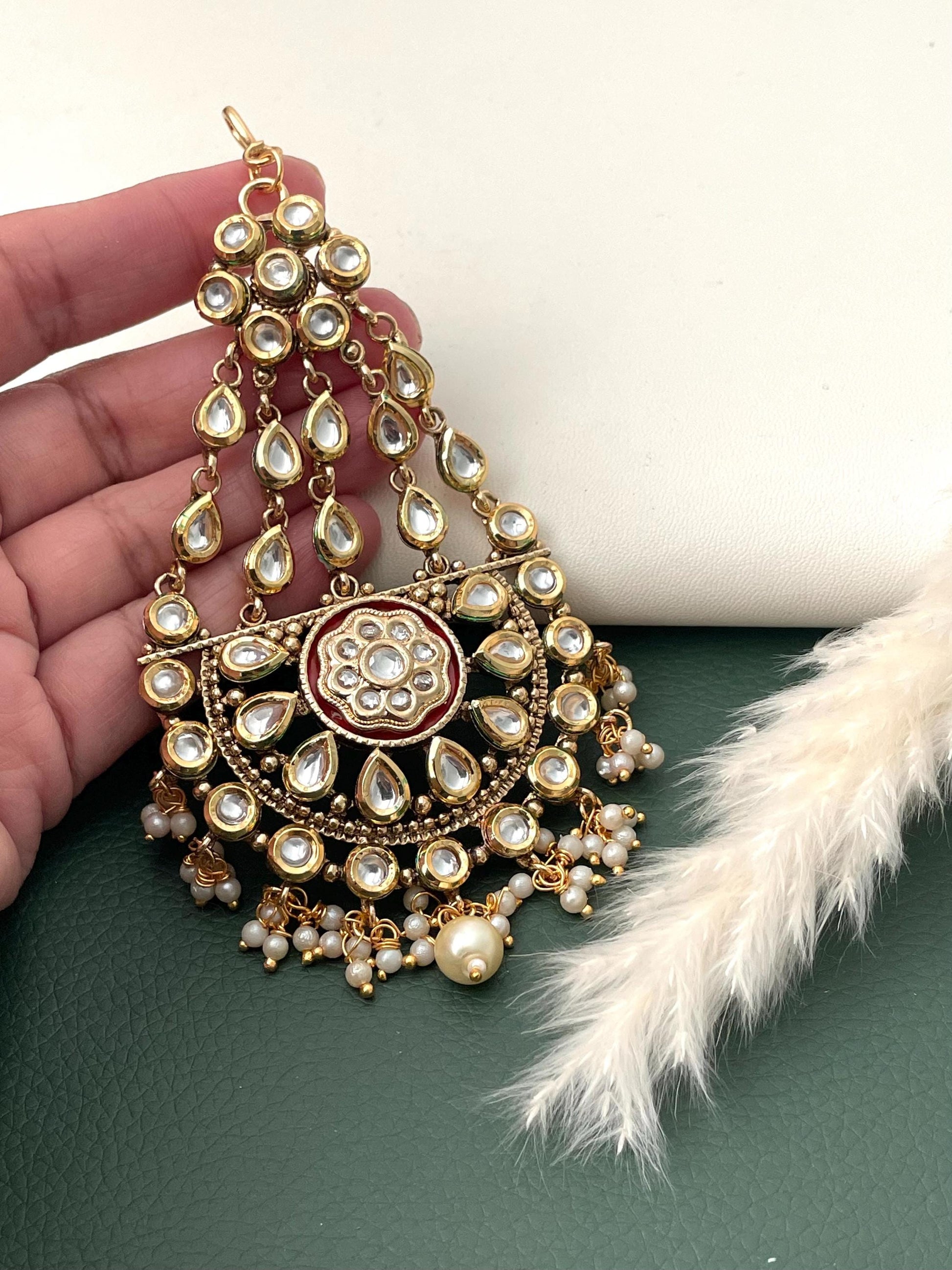 Kundan gold plated pasa jhoomar or hair accessory. 4 inch long adorned with pearl .Perfect for wedding parties