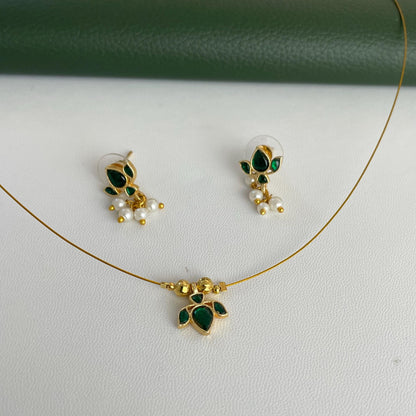 Nysaa gold plated minimalist invisible kemp necklace set