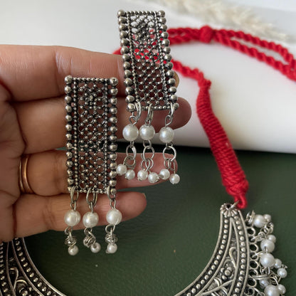 Oxidised thread necklace in red and yellow with matching earrings