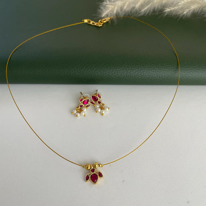 Nysaa gold plated minimalist invisible kemp necklace set