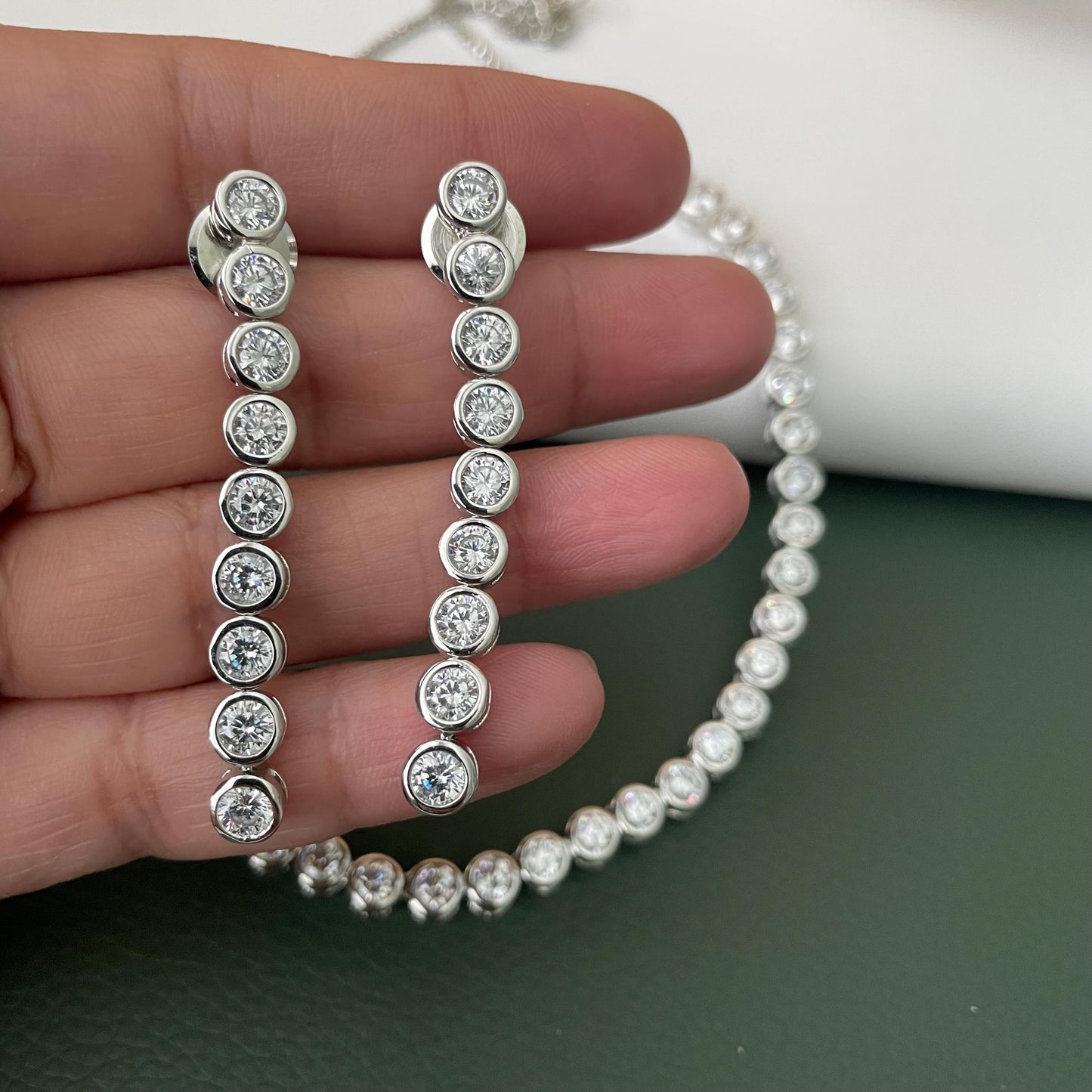 Stunning cubic zirconia necklace with earrings