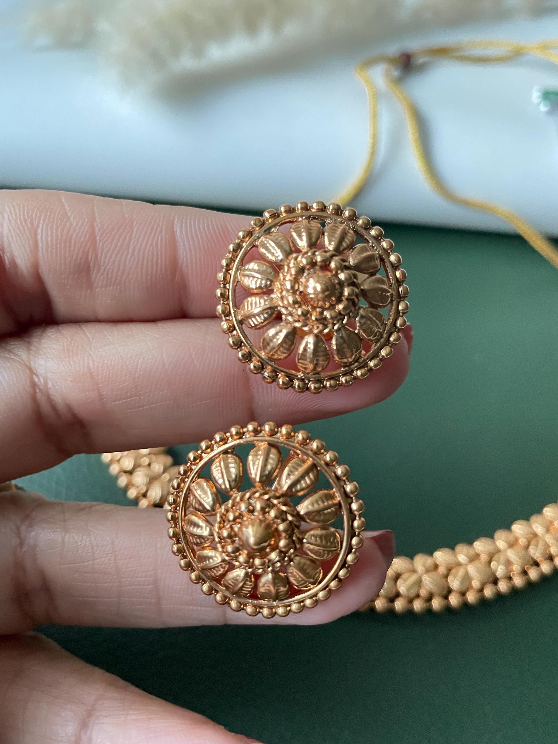 Gold plated short necklace set with studs earrings