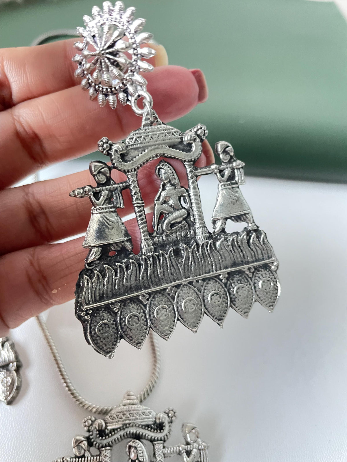 Oxidized doli pendent necklace set