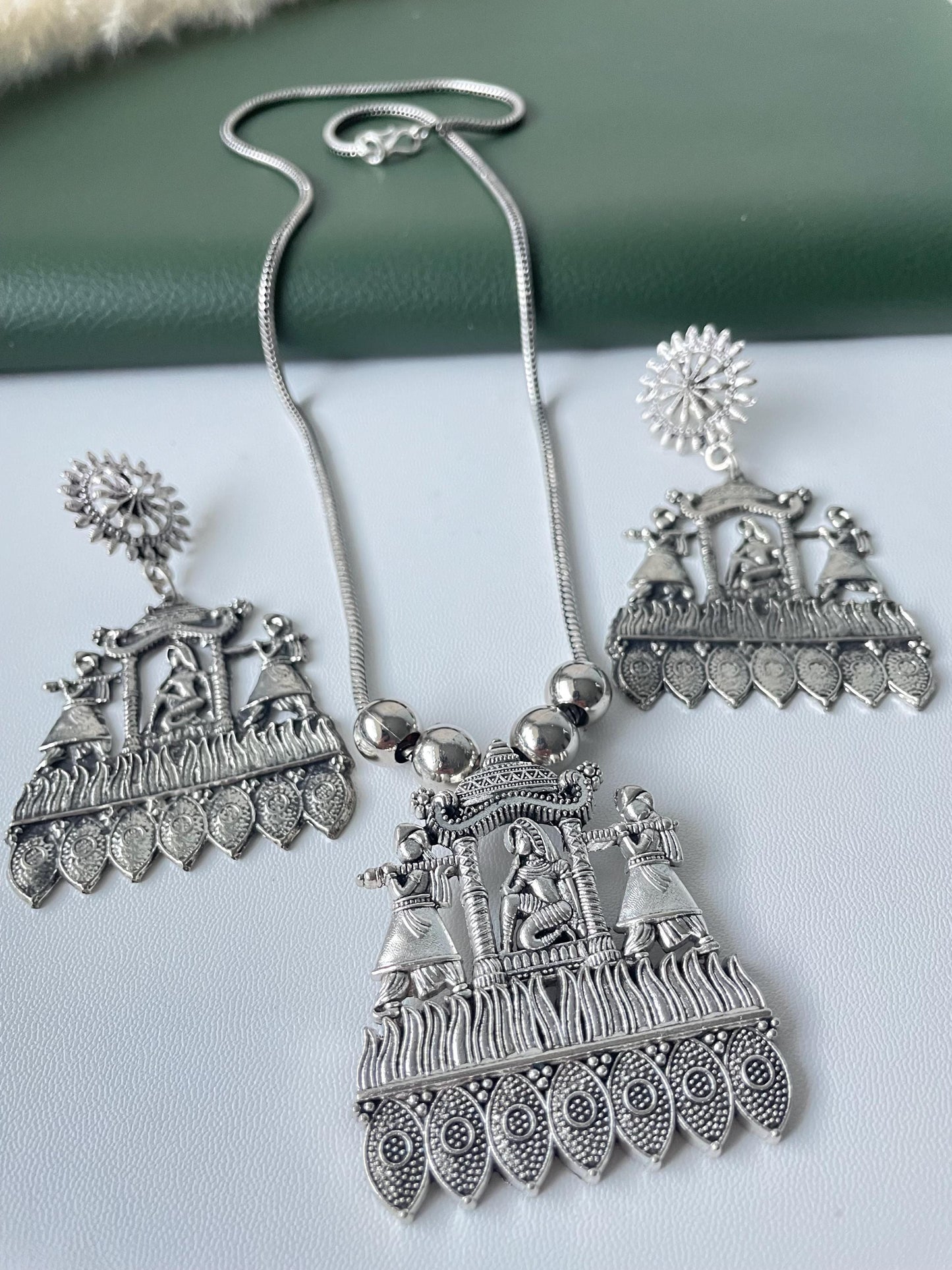 Oxidized doli pendent necklace set