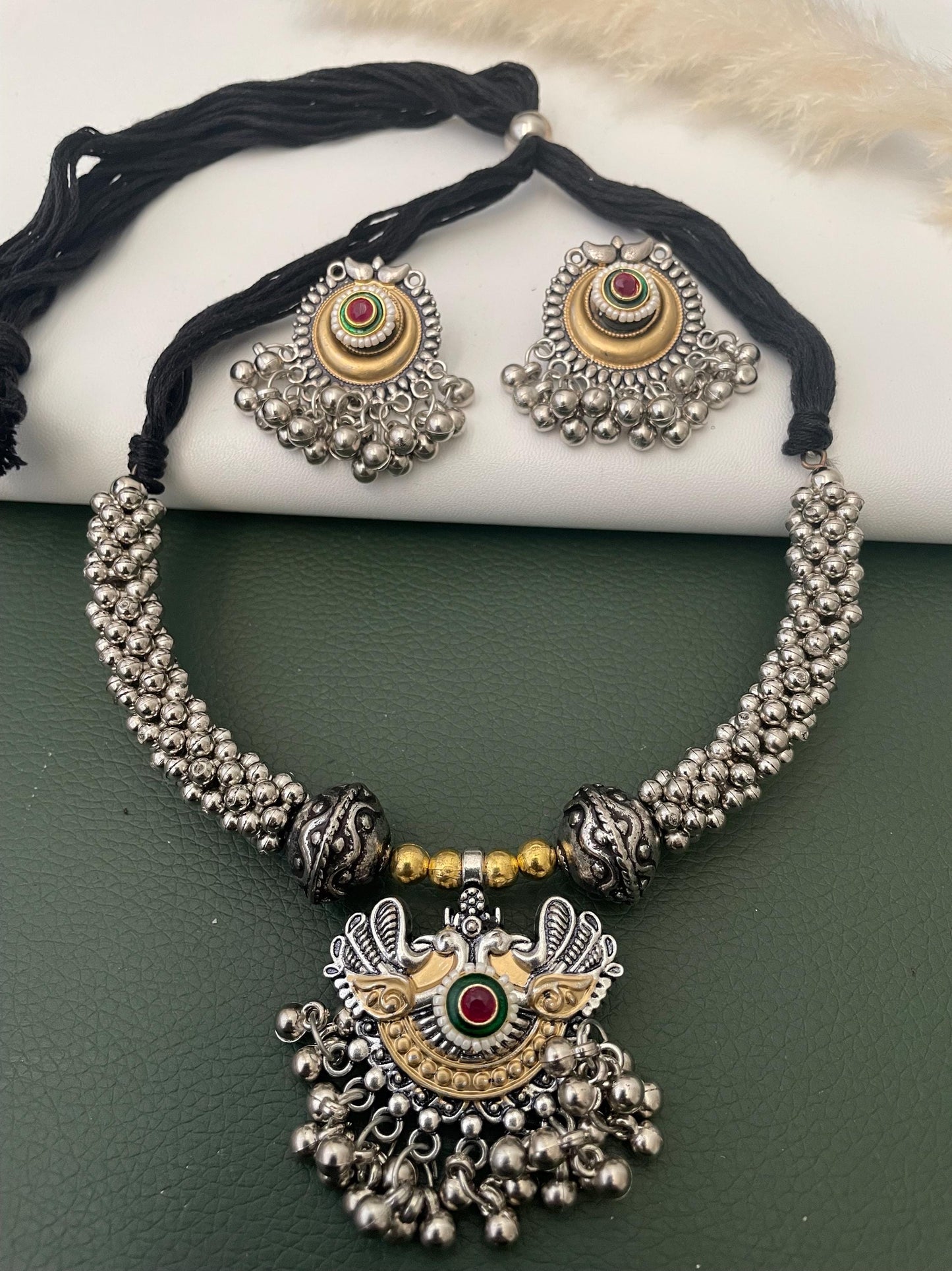 Dual tone Oxidised pendent hasli with matching earrings