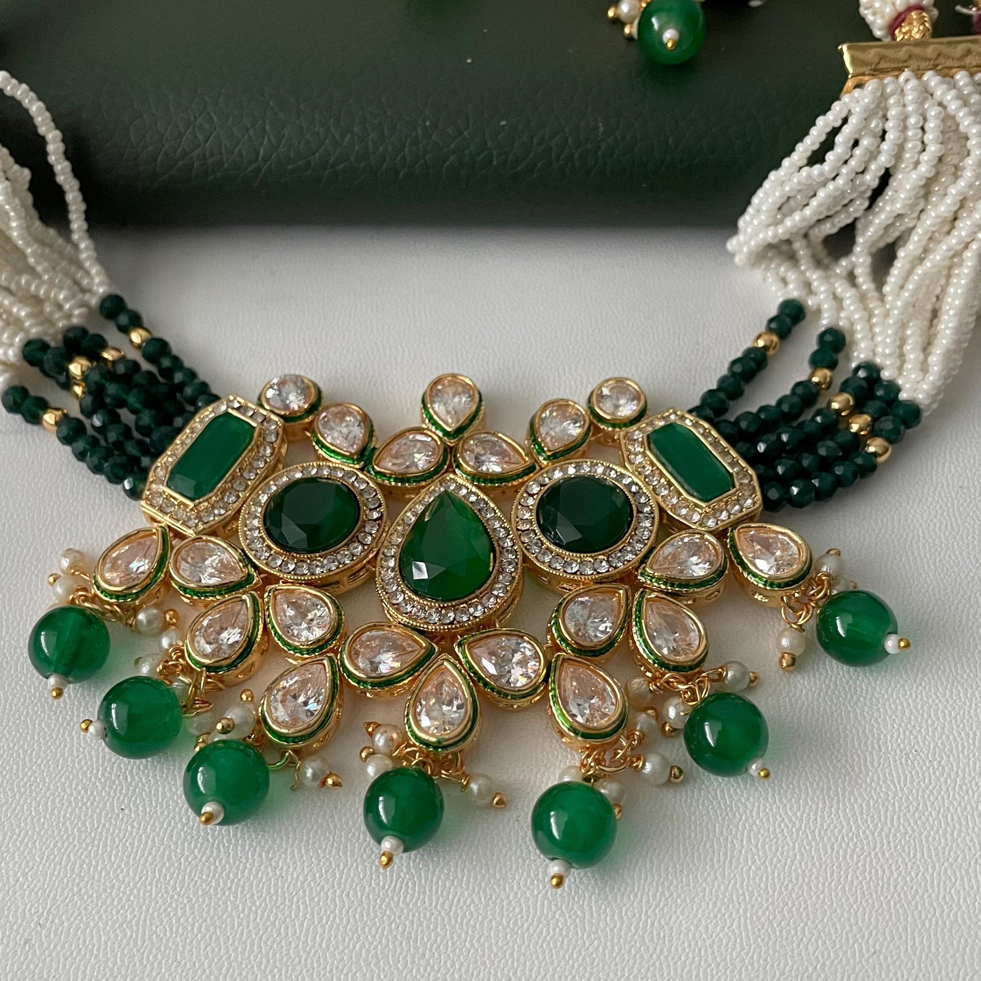 Green gold plated Kundan Choker Necklace Set or a collar neckpiece
