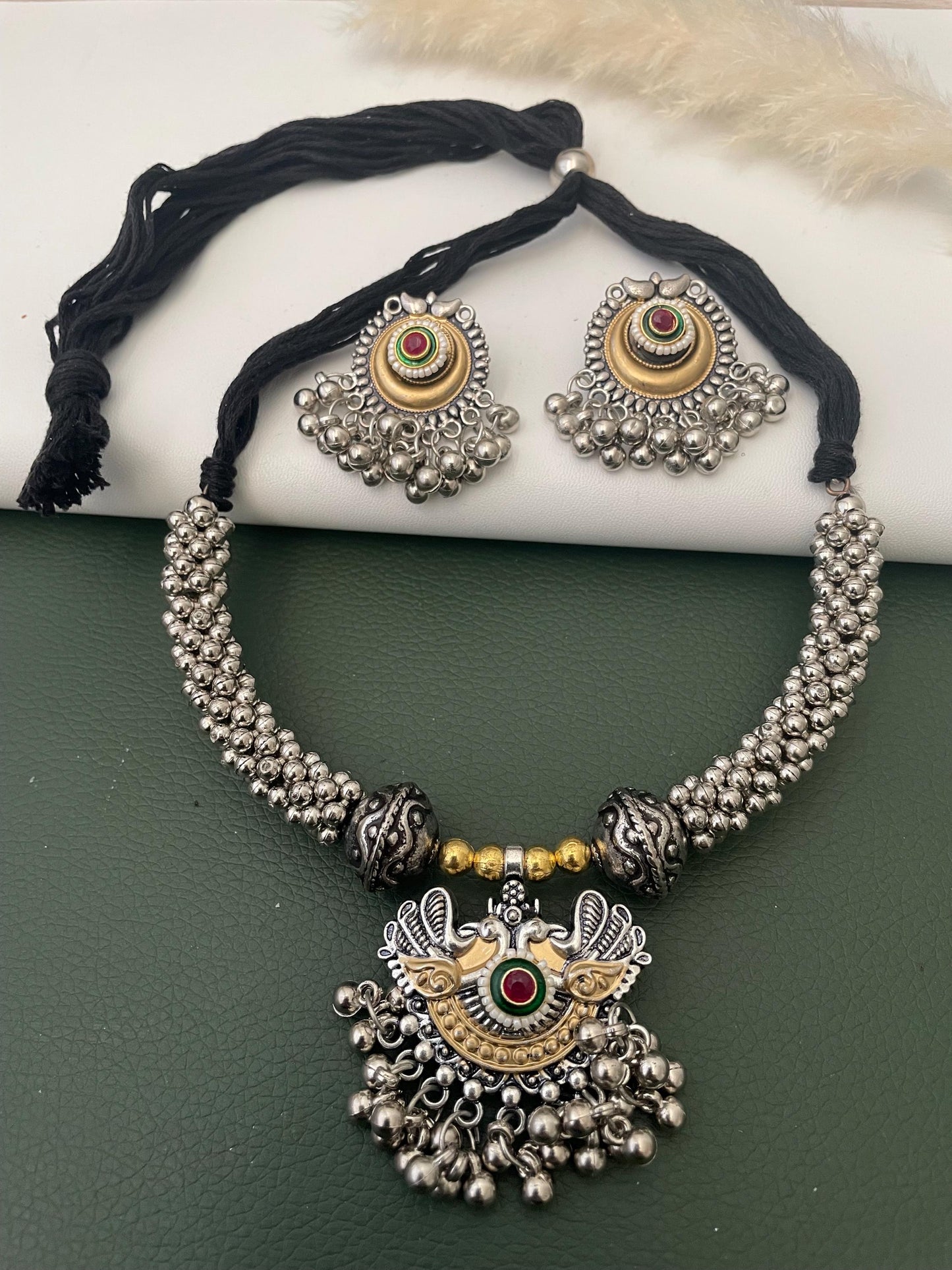 Dual tone Oxidised pendent hasli with matching earrings