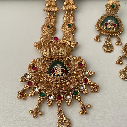High gold plated monalisa stone pendent long necklace set with matching earrings