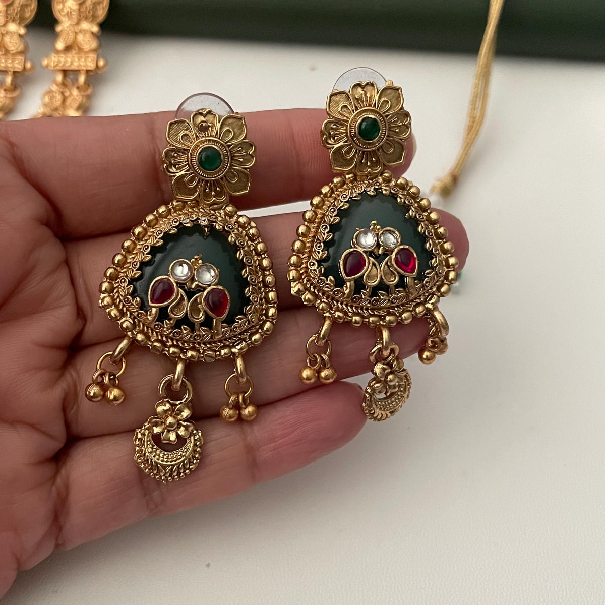 High gold plated monalisa stone pendent long necklace set with matching earrings