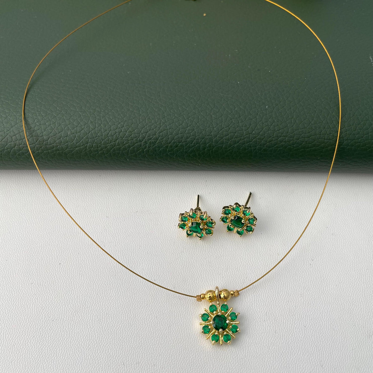 Nysaa gold plated minimalist invisible ADnecklace set
