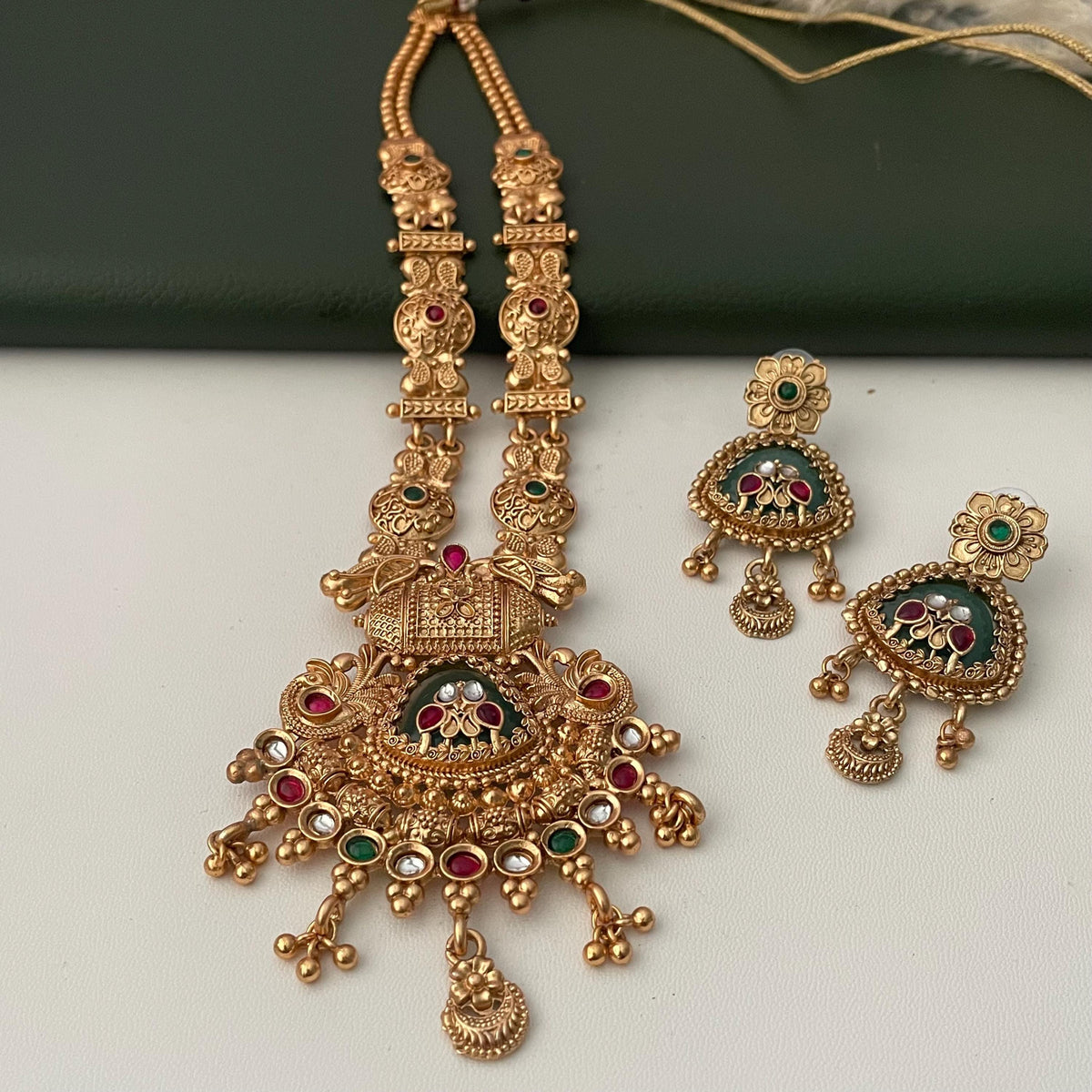 High gold plated monalisa stone pendent long necklace set with matching earrings