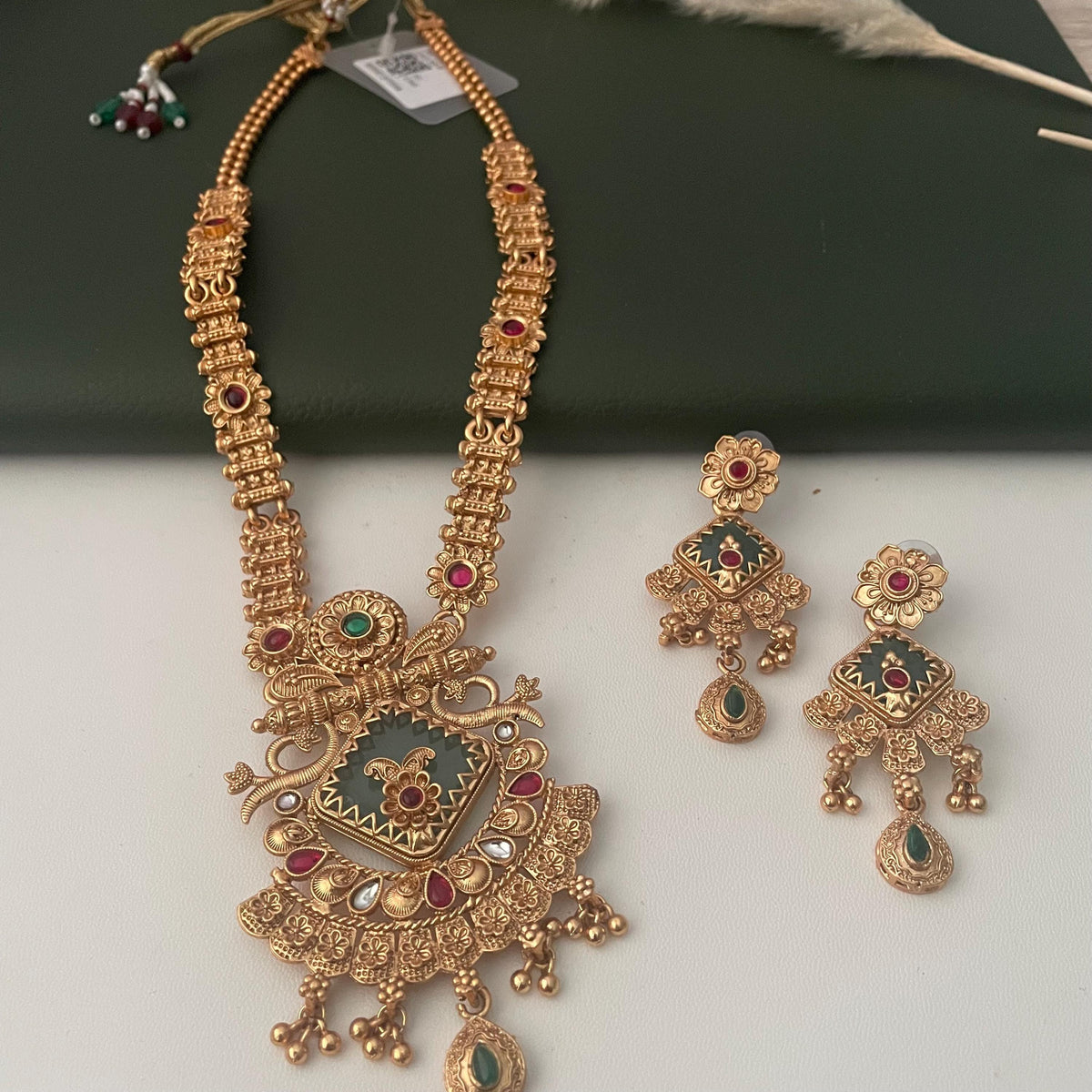 High gold plated monalisa stone pendent long necklace set with matching earrings