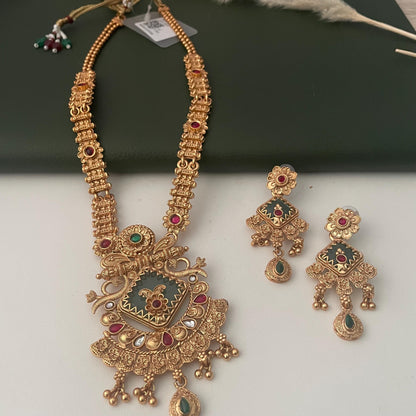 High gold plated monalisa stone pendent long necklace set with matching earrings