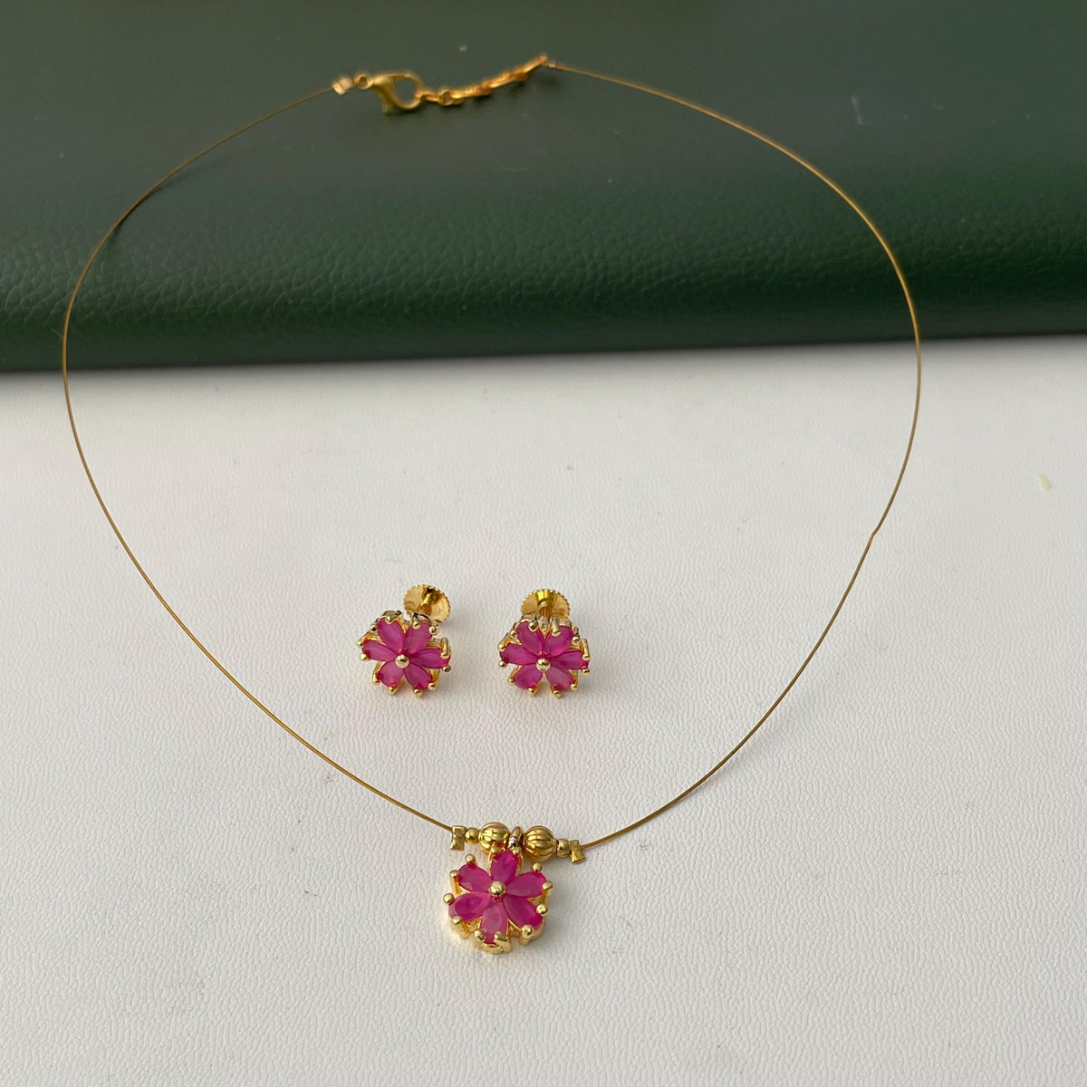 Nysaa gold plated minimalist invisible ADnecklace set