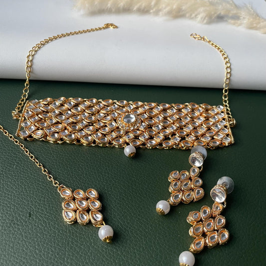 Affordable gold plated kundan set with matching earrings and Maang tikka