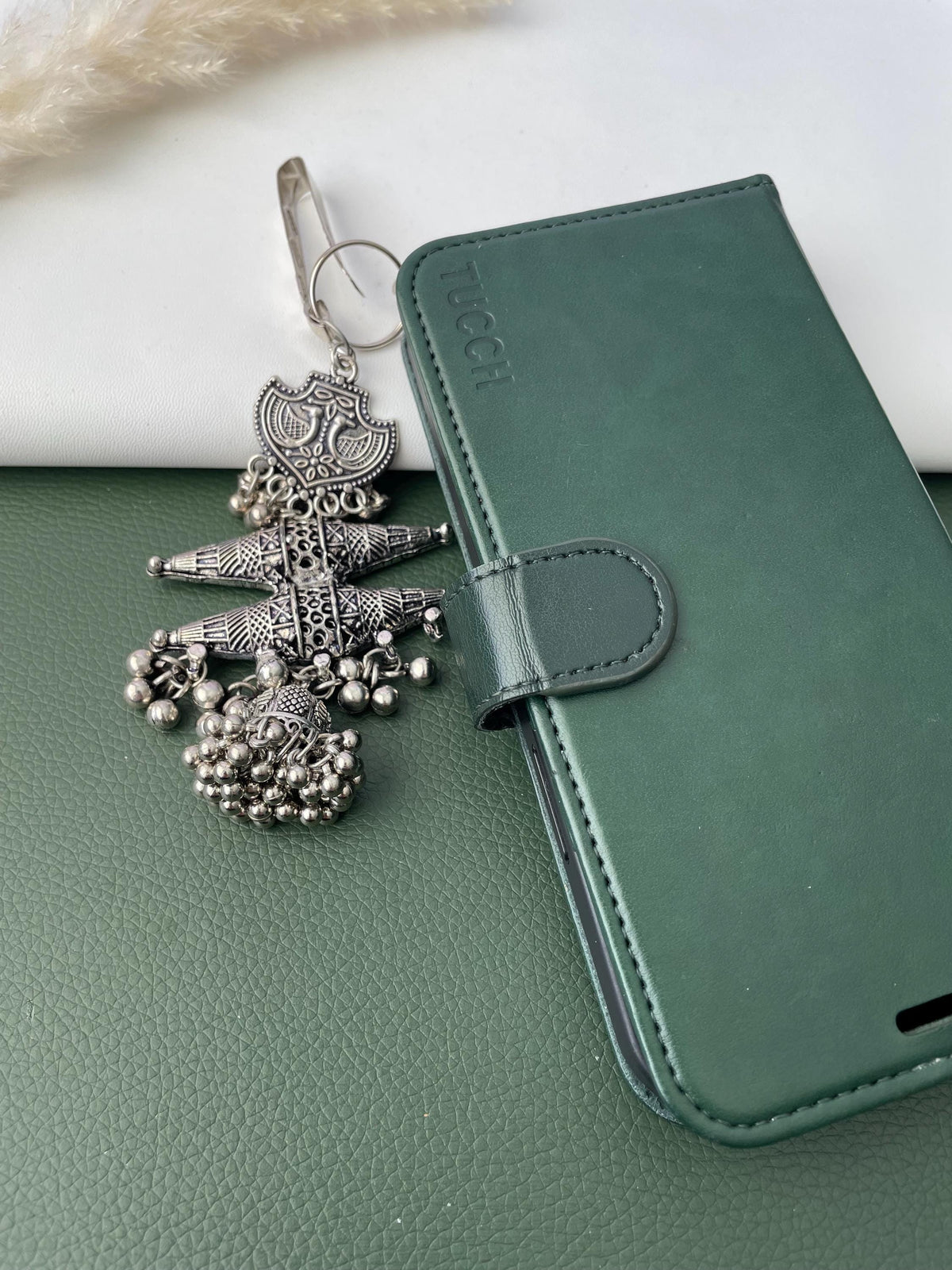 Trendy oxidized mobile challa Juda