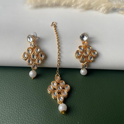 Gold plated kundan choker set with earrings and Maang tikka
