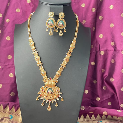 High gold plated monalisa stone pendent long necklace set with matching earrings