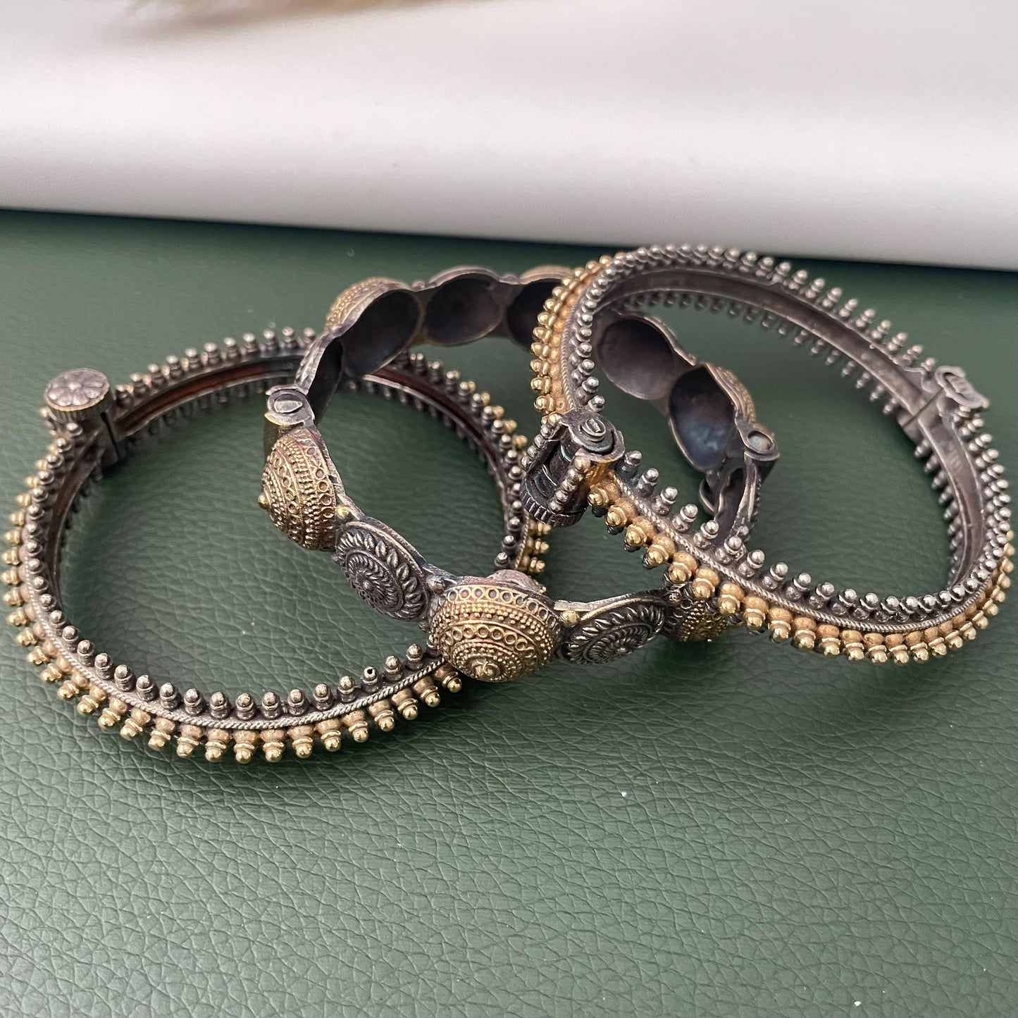 Dual tone oxidized openable bangles