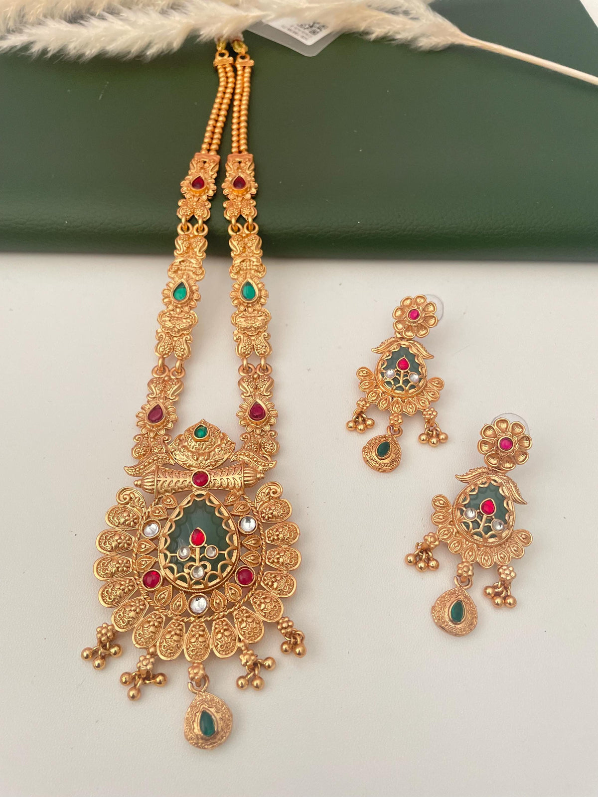 High gold plated monalisa stone pendent long necklace set with matching earrings