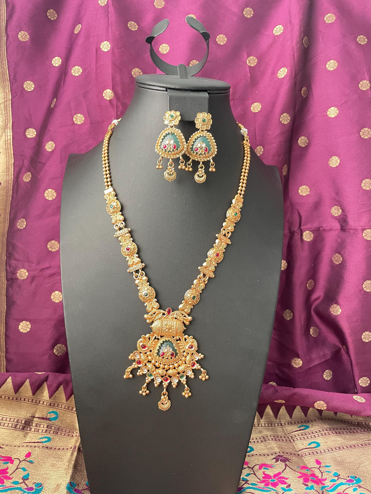 High gold plated monalisa stone pendent long necklace set with matching earrings
