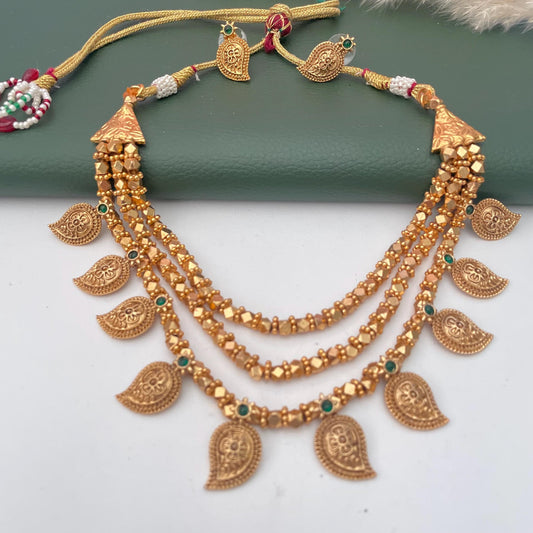 Three strand ashapaulu and kiya to beads short necklace & Earring Set