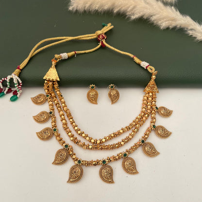 Three strand ashapaulu and kiya to beads short necklace & Earring Set
