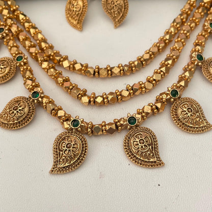 Three strand ashapaulu and kiya to beads short necklace & Earring Set