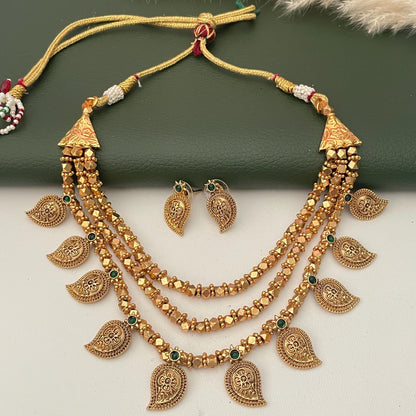Three strand ashapaulu and kiya to beads short necklace & Earring Set