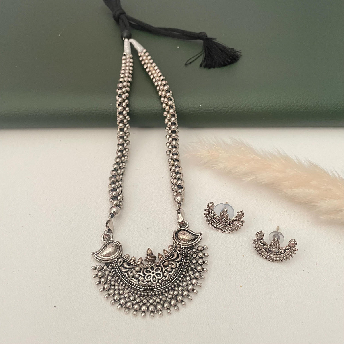 Fancy Oxidised thushi with changeable pendants and matching small earrings