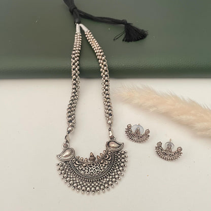 Fancy Oxidised thushi with changeable pendants and matching small earrings